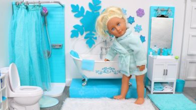Doll Bathroom for Disney Frozen Elsa and Play Princess Dress Up Bath Time Routine!