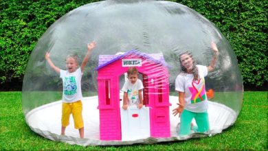 Vlad and Nikita build Inflatable Playhouse for children