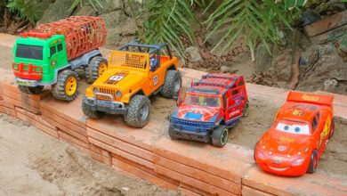 الحفار, الجرار, سيارة الإطفاء و شاحنة نقل ألعاب السيارات | Build Bridge For Animals Truck Toys