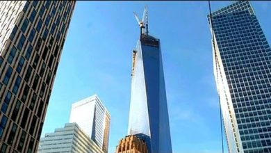تثبيت قمة برج مركز التجارة العالمي الجديد في نيويورك
