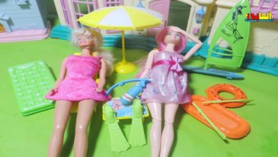 لعبة باربي واخواتها  في  المسبح - وادوات المصيف الجديده -Barbie Swimming underwater